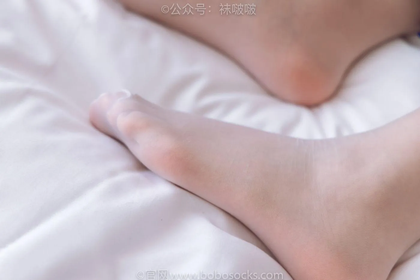 [BoBoSocks袜啵啵]NO.042 砂糖-校服、板鞋、白棉袜、油亮白丝 [139P]插图1